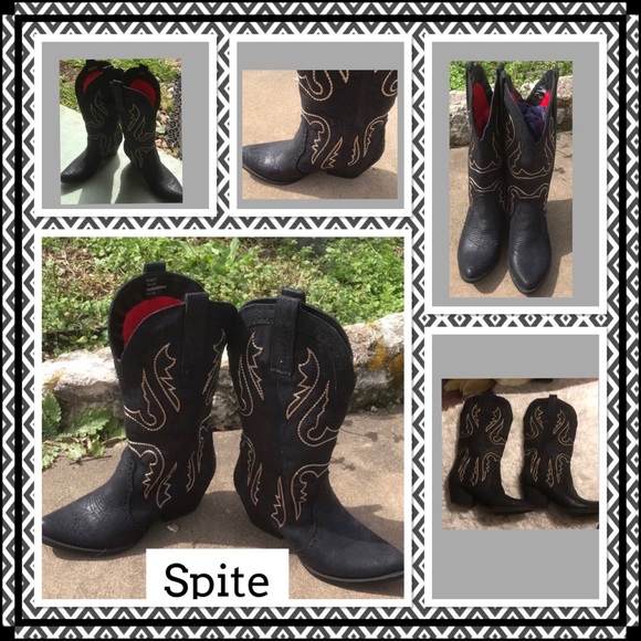 Shoes - COWGIRL BOOTS